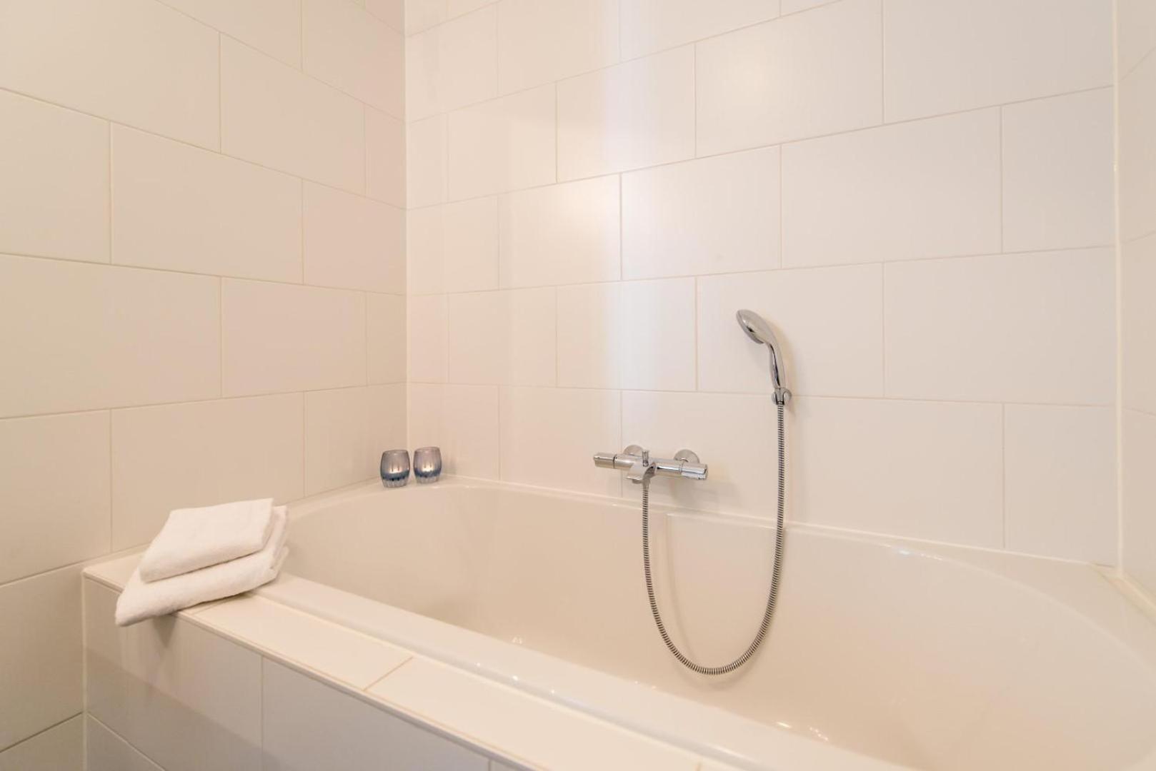 Staetige Dames Apartment Nes  Bagian luar foto